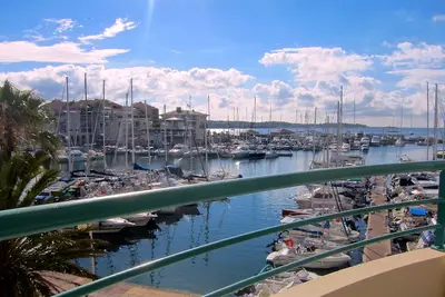 Appt Très belle Vue Mer et marina, avec Piscine/Parking, à 2min à pied gd Plage