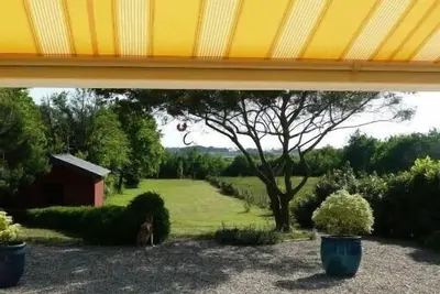 Image de Villa confortable avec terrasse plein sud et vaste terrain clos.