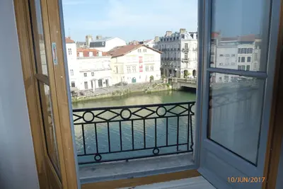 Image de T1 bis, vue Nive, Coeur de ville, idéal pour couple\/petite famille, tout à pied!