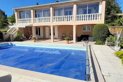 Image de Gite de charme avec piscine privative et vue panoramique sur lac campagne