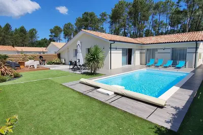Image de Villa 08 personnes avec piscine chauffée privative classée 4 étoiles