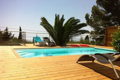 Image de Carqueiranne Californie Varoise - Rare - Villa en double logement - Vue mer