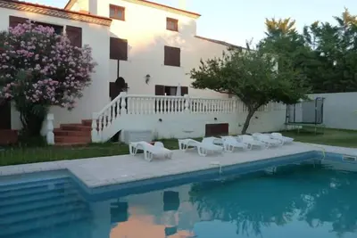 Image de Villa récente. 400 m2. piscine. salle de sport. jusqu'à 21p(Herault)