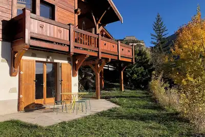 Image de Appartement avec sa télécabine, dans chalet avec vue sur les montagnes