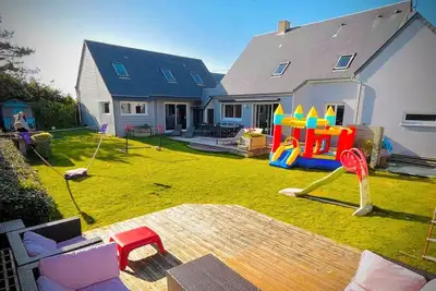 Image de Charmante villa spacieuse (5 chambres) à 40 mètres de la plage (4~15 personnes)