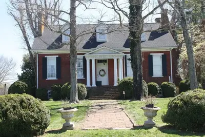 Image de Hideaway historique c. 1828 Nashville Franklin Huntsville 15 Acre Wifi 6 Cheminées