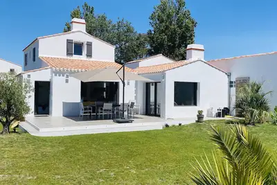 Image de Idéal en famille/amis à 60m de la plage!