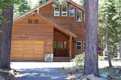 Image de Moderne, lumineux, dos à la forêt, marche jusqu'au sentier Tahoe Rim
