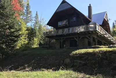 Image de Une grande et confortable cabine avec spa privé et foyer près du Mont Tremblant