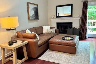 Image de Haut de gamme 3bdrm- 1 mile Wb plage!