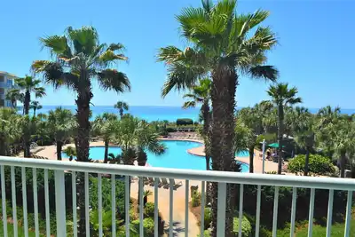 Image de Réservez dès maintenant pour septembre! Croissant 214! ! Tropical Resort Feel! Propriété au bord de la plage!