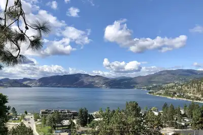 Image de Scenic Ponderosa Pines Suite Ă Peachland en Colombie-Britannique, Canada