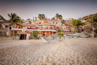 Image de Magnifique domaine de 5 chambres en bord de mer avec équipe sur place et 7e nuit gratuite *!