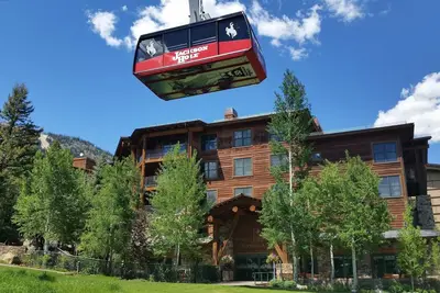 Image de 20-40% de rabais sur la plupart des semaines (Teton Club), accès direct au tram, à la télécabine - 4 bains à remous et spa!