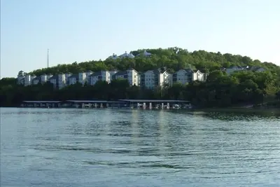Image de Magnifique condo au bord du lac - De nombreux équipements et attractions