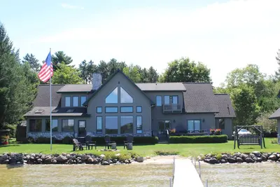 Image de Escapade en famille sur le lac Otsego! 4 Season Paradise! Kayaks / Mise à l'eau / Dock / WiFi!