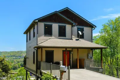 Image de Maison unique sur pilotis Ă Hip West Asheville