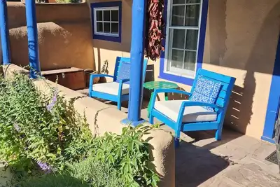Image de Casa de Flores: vieille adobe restaurée avec amour sur la rue Ledoux