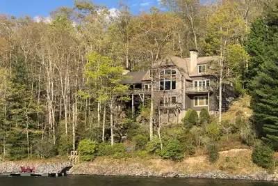 Image de Luxueux Lake Glenville Lodge-vues incroyables / grand quai / parfait pour les familles!