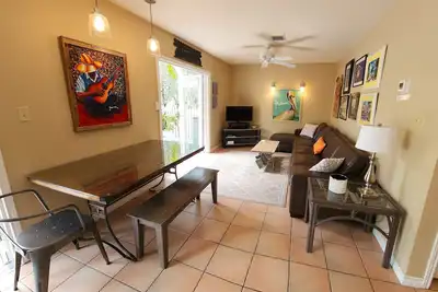 Image de Coeur de la vieille ville, Truman Annex Belle, grande, 1er étage, 2br King / twins, piscine