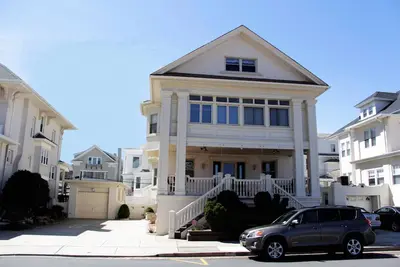 Image de Bloc de plage de 7 chambres Ă Ventnor! ! Parfait pour plusieurs familles!