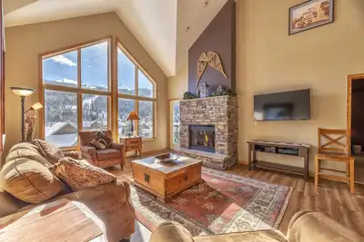 Image de Condo 3 Br + Loft Br / 4 Ba au dernier étage avec vue panoramique sur les pistes de ski