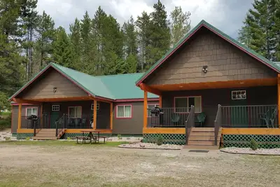 Image de Moose Creek à Lazy Bear Lodging 10 miles / 12 min. du parc national des glaciers