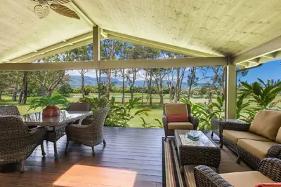 Image de Spectaculaire Lakeside, Bali Hai Mountain View, Fairway Home