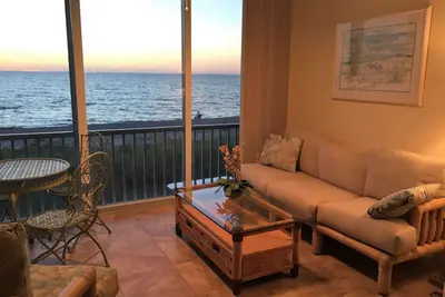 Image de Paradisel Condo 2 chambres Gulf / Beach Front, rénové, coucher de soleil sur les clés de Siesta