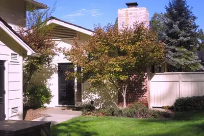 Image de Nouveau coin inférieur à un étage à un tarif inférieur avec une terrasse privée