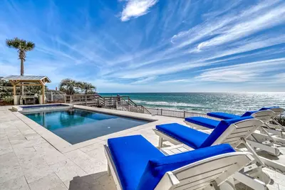 Image de 'Sea Star' 30a Gulf Front Home + Piscine privée + Accès à la plage privée + Chaises de plage