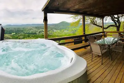 Image de 2 cabines sur 55acres, vues panoramiques \/ Hot Tub \/ grill! Profitez des établissements vinicoles et des excursions d'une journée à Tx!