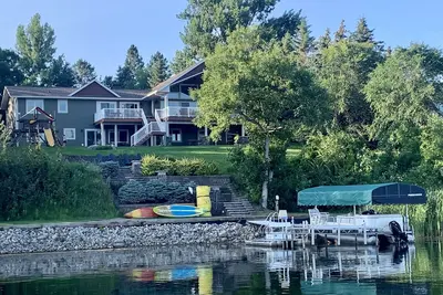 Image de Luxury Lake Home avec grande terrasse couverte pour 15 Ă 22 pieds ponton inclus