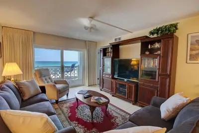 Image de 2br / 2ba - Golfe avant avec une vue magnifique sur le golfe et la piscine
