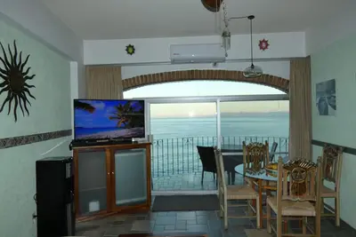 Image de Superbe condo au bord de l'océan - 395 $ par semaine Juin Juillet AOÛT & Sept.