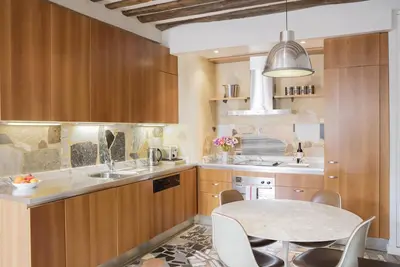 Image de Bastille St Antoine historique, calme, loft chic.