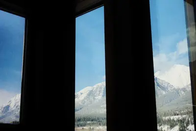 Vues depuis les murs de verre, décoration artisanale, parkpass, bain à remous sur le toit, wifi