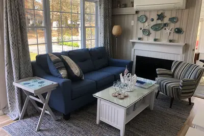 Image de Cottage Mid-Cape récemment rénové par les plages d'eau chaude de Nantucket Sound!