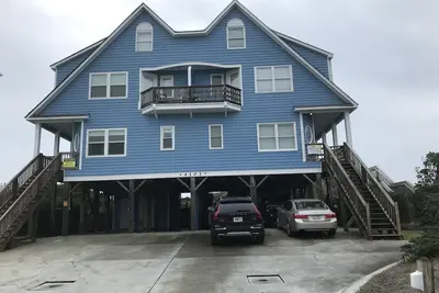 Image de 5 Br Oceanfront Duplex! Vues magnifiques! Cuisine entièrement rénovée!