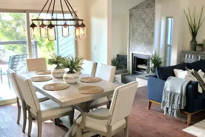 Image de Superbe maison côtière! Planches de surf, kayaks, vélos, air hockey, magnifique!