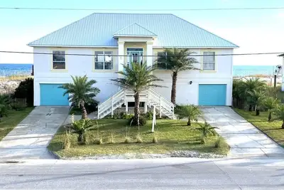Image de Direct Gulf Front avec grand balcon à aire ouverte, maison de 4 chambres