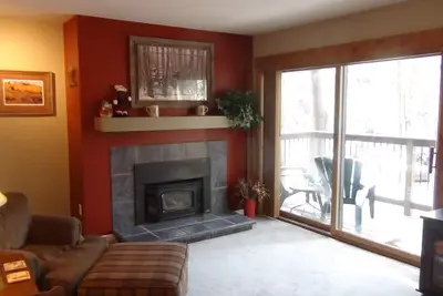 Image de Emplacement, emplacement, emplacement! Marchez jusqu'aux ascenseurs, marchez jusqu'à la ville!