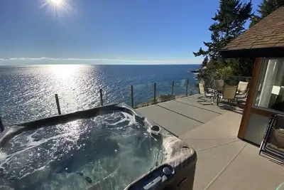 Image de Le meilleur pont face à l'océan et vue sur la montagne à Sooke!