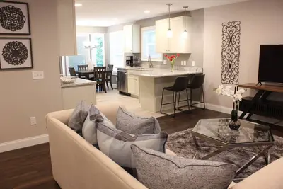 Image de Un nouveau bijou Ă Hendersonville, une nouvelle maison Ă quelques minutes du centre-ville!