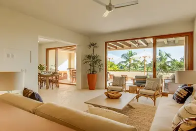 Image de Luxe 3 chambres + villa à l'intérieur Gated Punta Mita surplombant la baie et golf