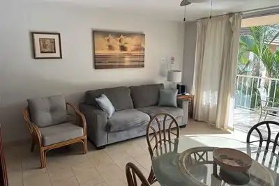 Image de Unité récemment mise à jour et équipée. Lit King size Tempur Pedic, cuisine bien équipée.