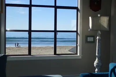 Image de Sea Blue: 2e de la plage, 2 chambres principales et 3 balcons!