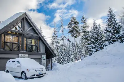 Image de Pinnacle Ridge # 38 | Ski-in Ski-Out | 5 Br + Den, 3 salles de bain, 14 personnes