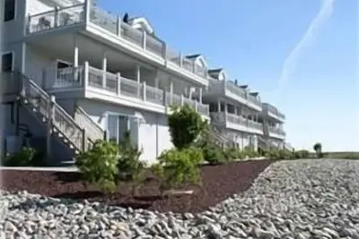 Image de Exclusive Townhouse-Brilliant Bayside Sunset Views. Unité de fin privée tranquille.