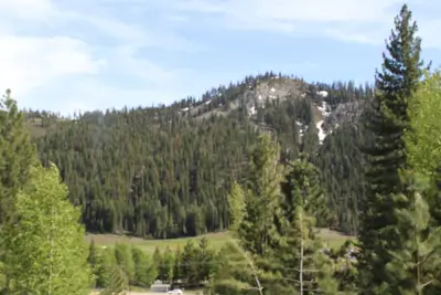 Image de La grande maison Squaw Valley avec vues est idéale pour les groupes et les familles multiples